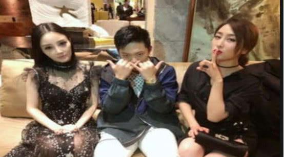 吃瓜群众看娱乐圈的小说,吃瓜群众眼中的明星风云录