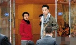 网红姐弟恋博主吃瓜视频,吃瓜视频背后的情感纠葛